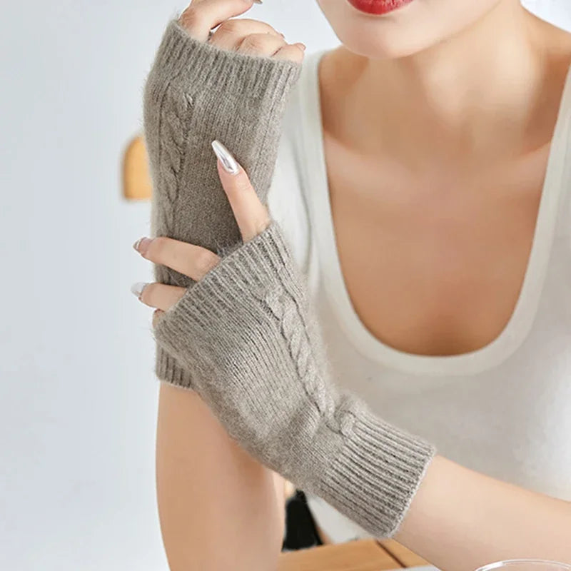 Fingerlose Strickhandschuhe