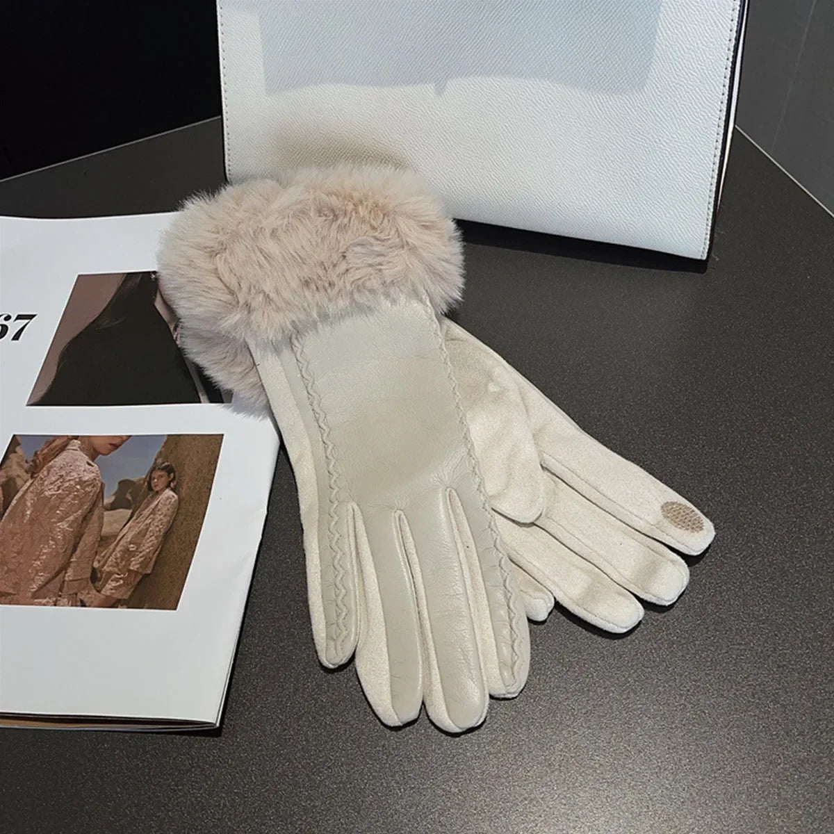 Gants en cuir de luxe avec garniture en fourrure