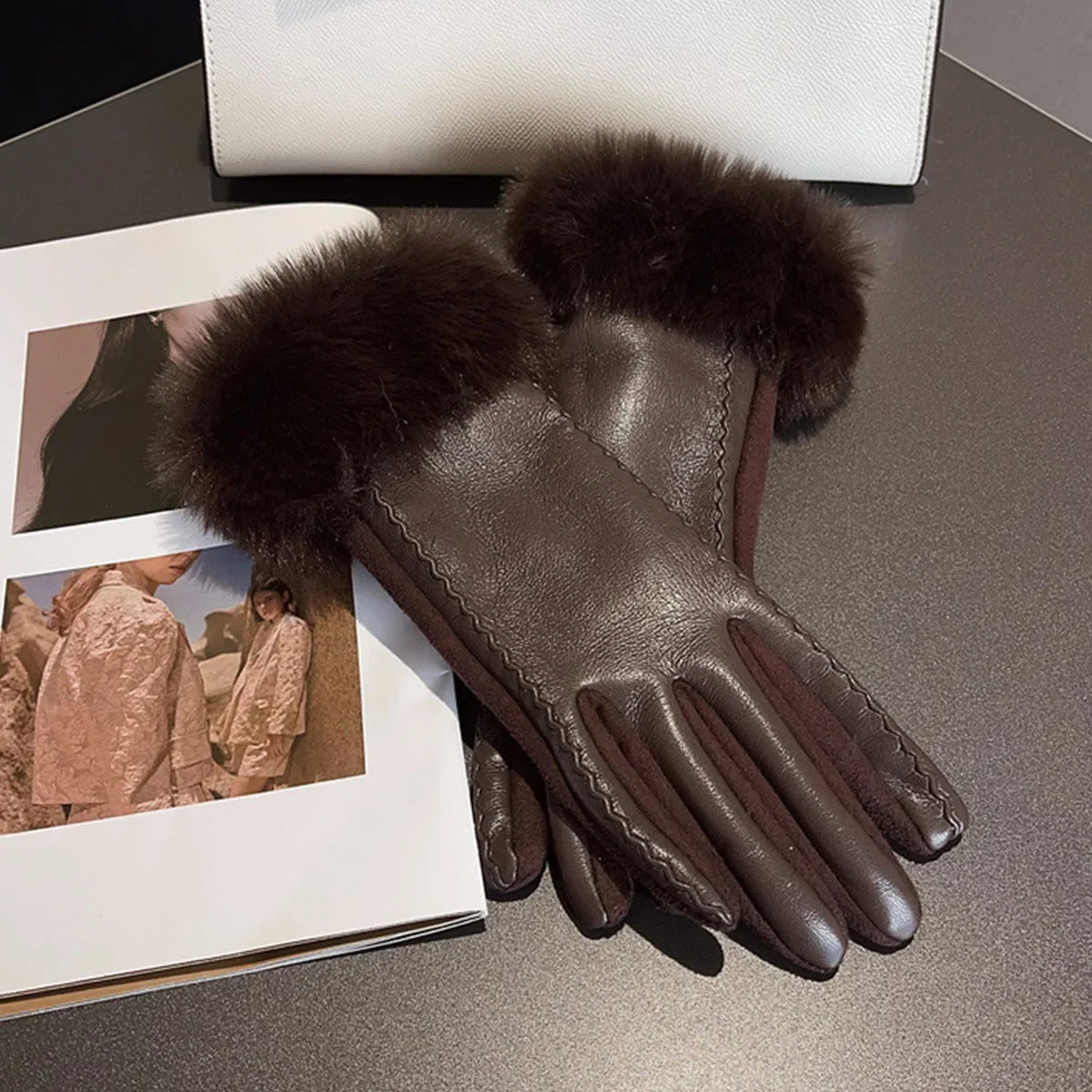 Gants en cuir de luxe avec garniture en fourrure