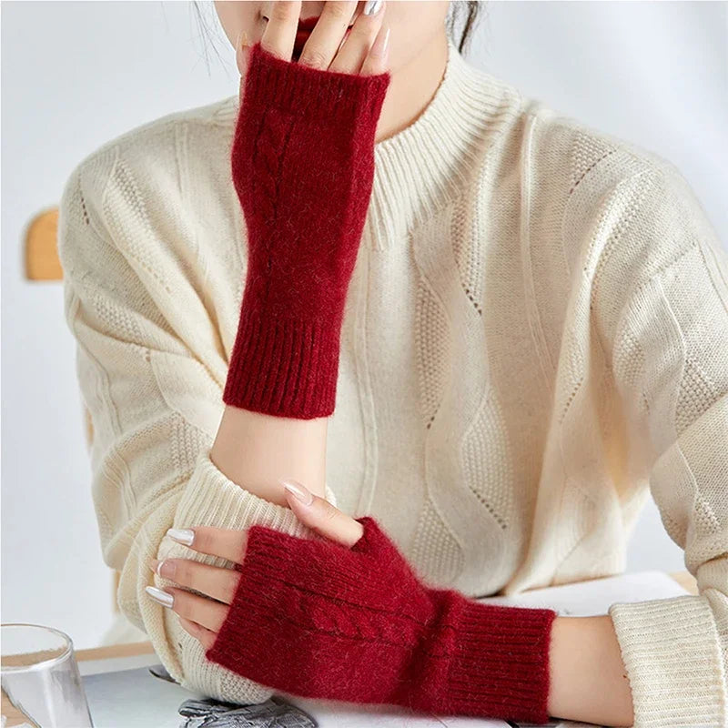 Fingerlose Strickhandschuhe